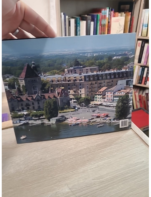 Lausanne - La ville aux trois collines, édition bilingue français-anglais