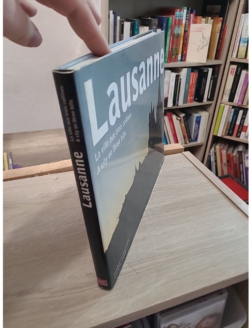 Lausanne - La ville aux trois collines, édition bilingue français-anglais