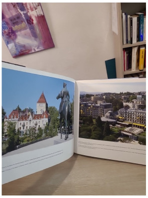 Lausanne - La ville aux trois collines, édition bilingue français-anglais