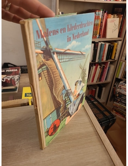 Molens en Klederdrachten in Nederland - Moulins et costumes traditionnels des Pays-Bas