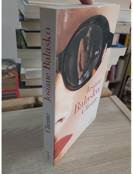 Cliente - Roman drôle et mordant sur les relations modernes et les désirs