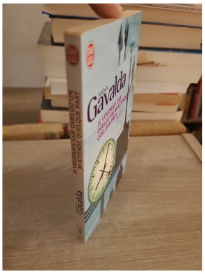 Je voudrais que quelqu'un m'attende quelque part - Recueil de nouvelles émouvantes