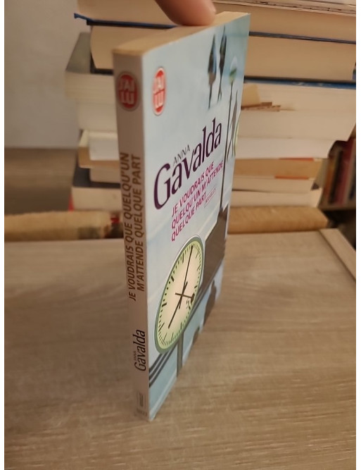 Je voudrais que quelqu'un m'attende quelque part - Recueil de nouvelles émouvantes