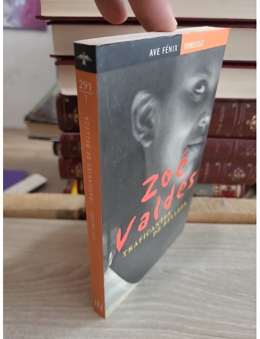 Traficantes de belleza - livre en espagnol - Roman sur l'identité, l'exil et la condition féminine