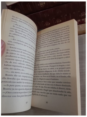 Traficantes de belleza - livre en espagnol - Roman sur l'identité, l'exil et la condition féminine