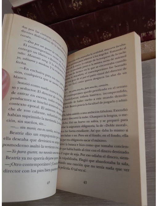 Traficantes de belleza - livre en espagnol - Roman sur l'identité, l'exil et la condition féminine