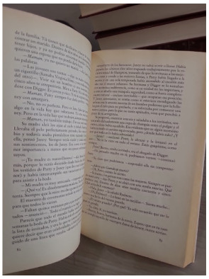 4 Rubias / Four Blondes - Roman en espagnol sur les relations et la vie mondaine