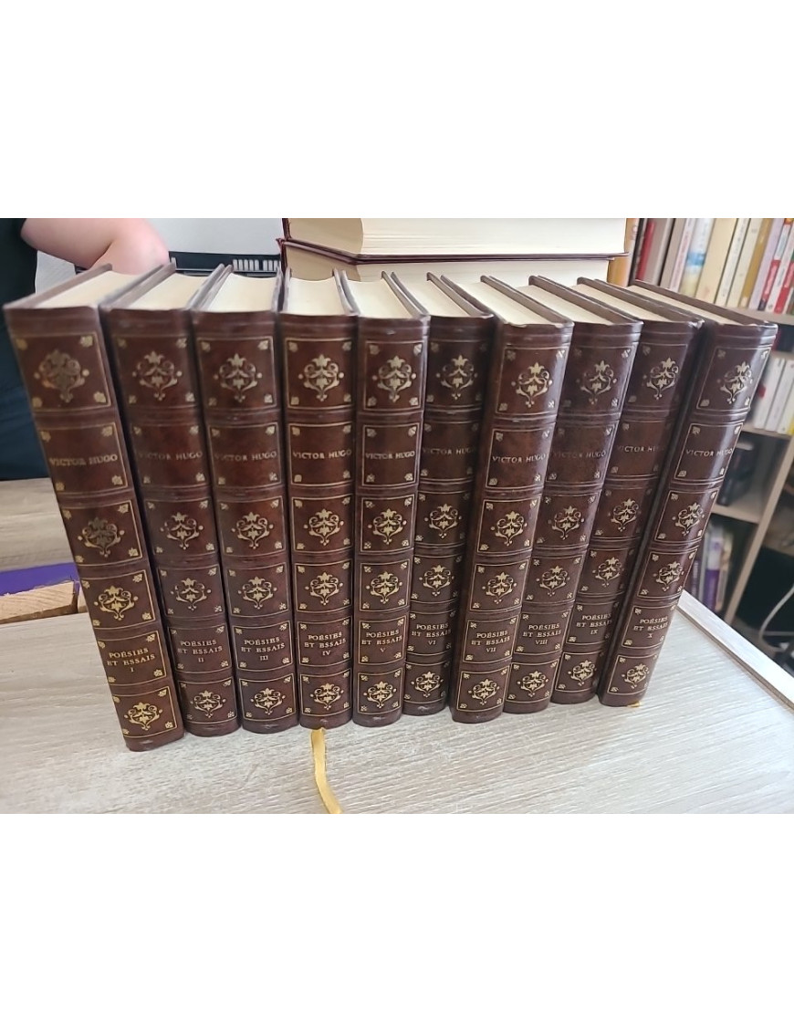 Poésies et essais de Victor Hugo - les 10 premiers tomes sur 28 du Cercle du Bibliophile