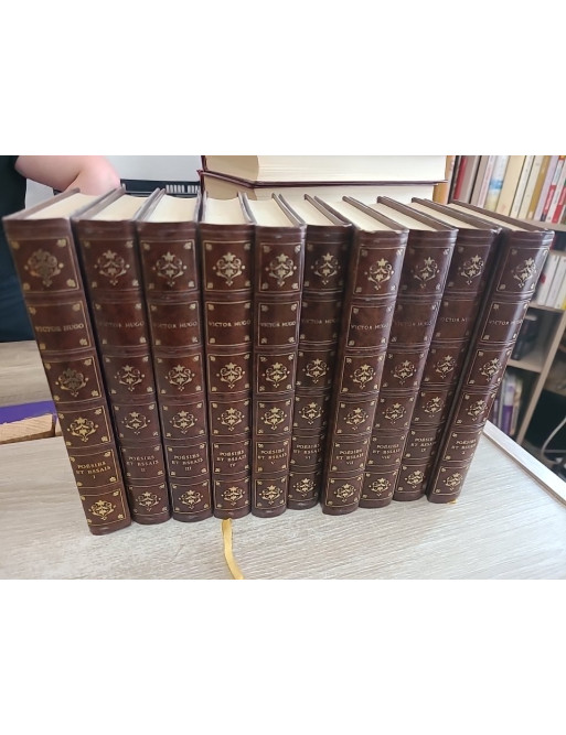 Poésies et essais de Victor Hugo - les 10 premiers tomes sur 28 du Cercle du Bibliophile