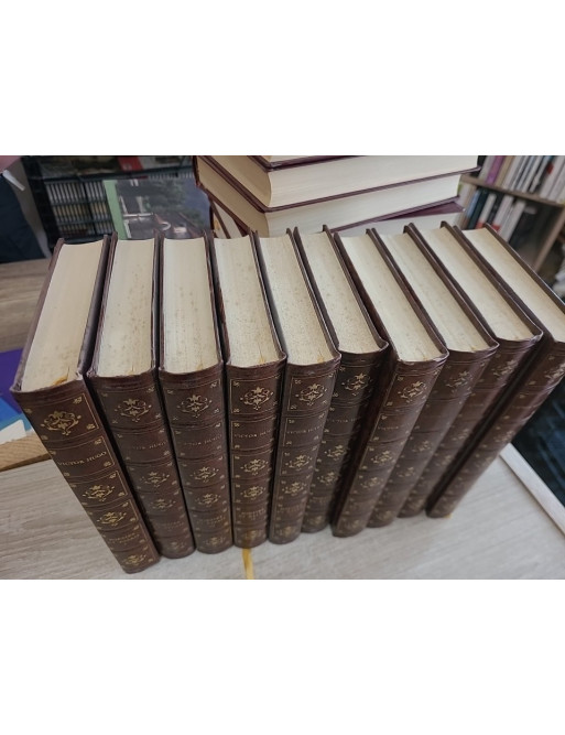 Poésies et essais de Victor Hugo - les 10 premiers tomes sur 28 du Cercle du Bibliophile
