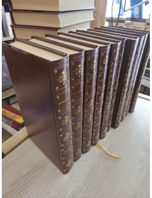Poésies et essais de Victor Hugo - les 10 premiers tomes sur 28 du Cercle du Bibliophile