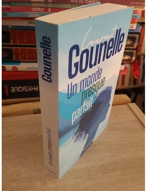 Un monde presque parfait - Roman initiatique sur liberté et société futuriste