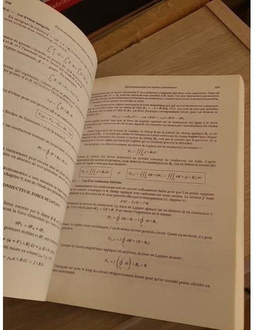 Électromagnétisme - Vide et milieux matériels avec exercices résolus