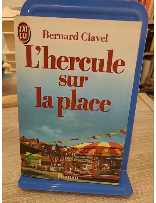 L'Hercule sur la place - roman de vie et portraits d'un village