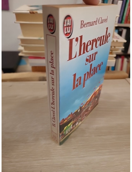 L'Hercule sur la place - roman de vie et portraits d'un village