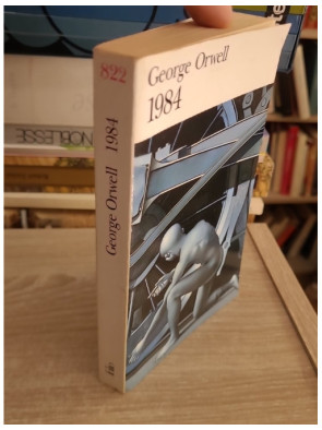 1984 - Roman dystopique sur la surveillance et le totalitarisme