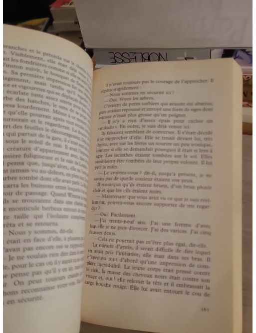 1984 - Roman dystopique sur la surveillance et le totalitarisme