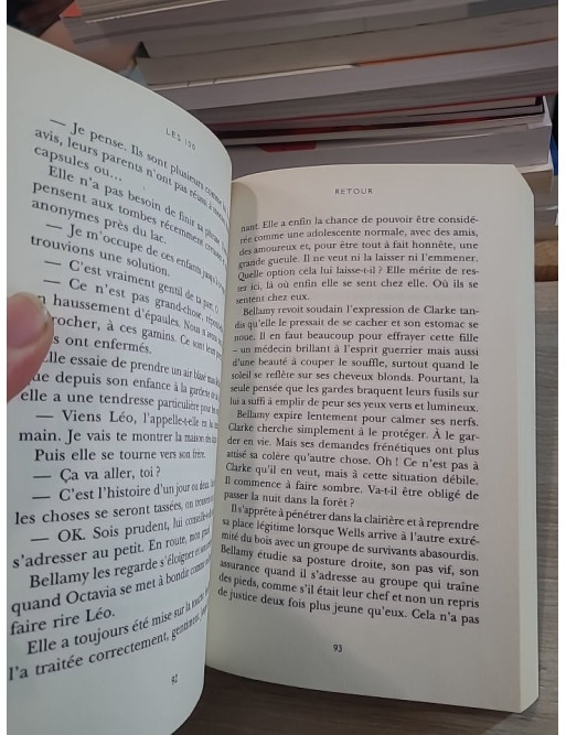 Les 100 - Tome 3 : Retour - Roman dystopique young adult de survie