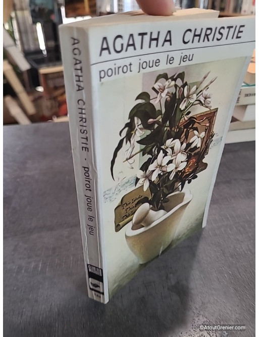 Poirot joue le jeu