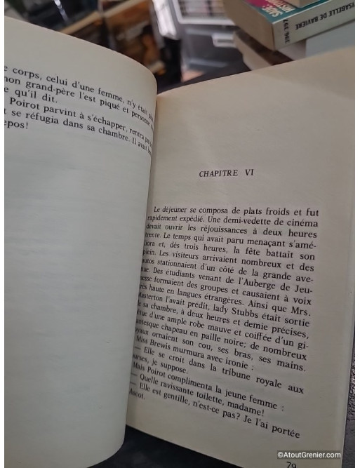 Poirot joue le jeu