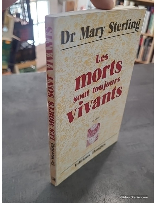 Les Morts Sont Toujours Vivants de Mary Sterling