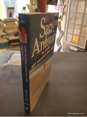 La Vieille qui marchait dans la mer - San-Antonio