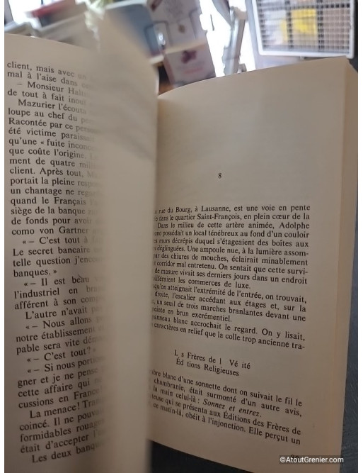 La Vieille qui marchait dans la mer - San-Antonio