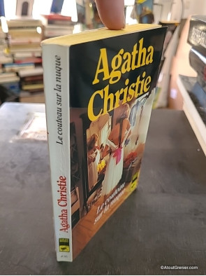 Le Couteau sur la nuque - Agatha Christie