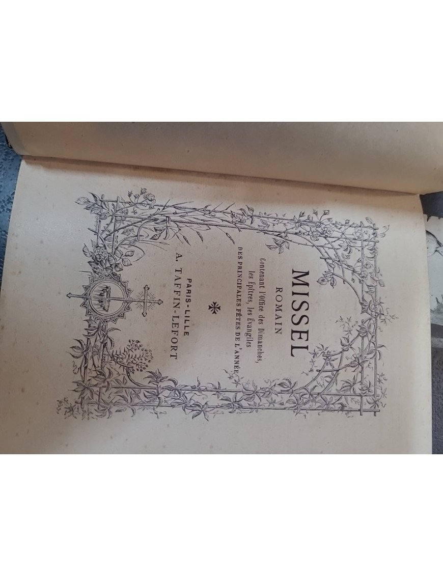 Missel Romain N°121 - Contenant L'Office Des Dimanches, Les Épîtres, Les Évangiles, Les Principales Fêtes De L'Année