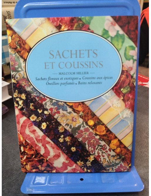 Sachets et coussins, des créations parfumées par Malcolm Hillier.