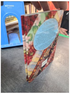 Sachets et coussins, des créations parfumées par Malcolm Hillier.