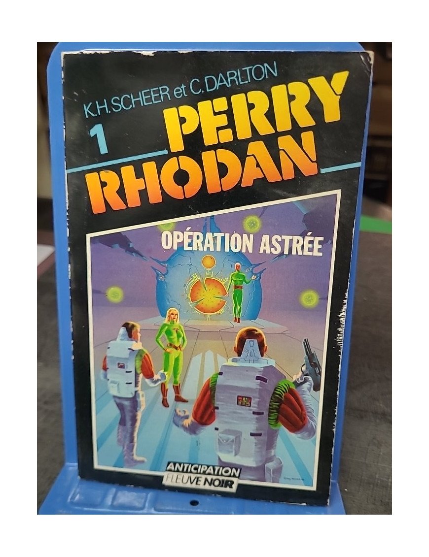 Perry Rhodan - Opération Astrée Tome 1, un voyage spatial captivant par Scheer et Darlton.