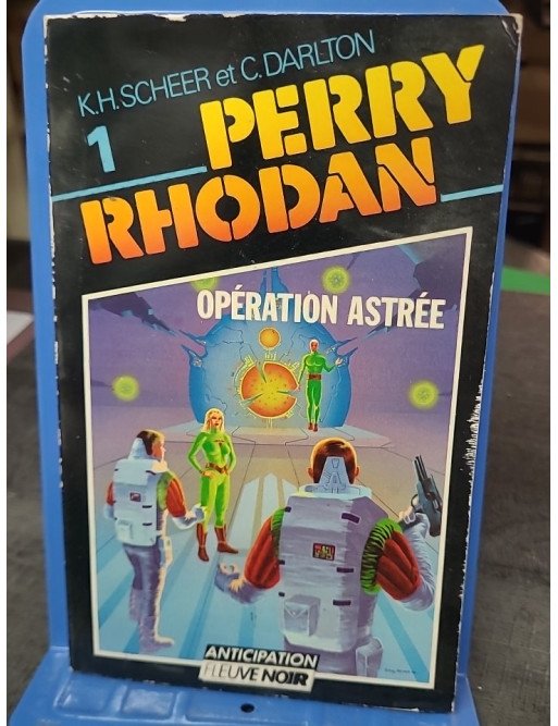 Perry Rhodan - Opération Astrée Tome 1, un voyage spatial captivant par Scheer et Darlton.