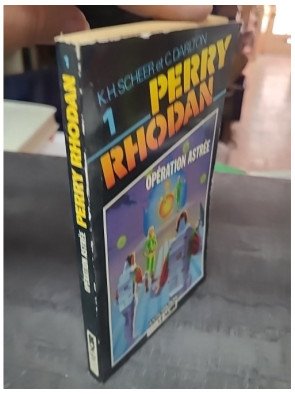 Perry Rhodan - Opération Astrée Tome 1, un voyage spatial captivant par Scheer et Darlton.