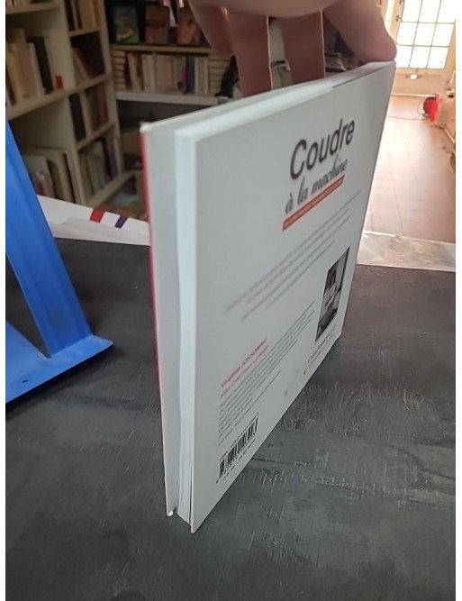 Coudre à la machine : Un livre pratique pour débuter la couture par Virginie JOSSOMME