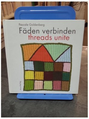 Fäden verbinden ein Kunst-...