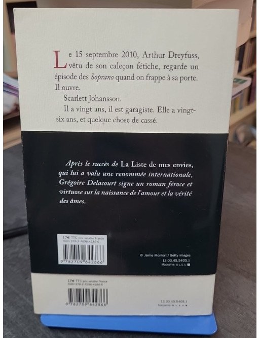 La première chose qu'on regarde par Grégoire Delacourt