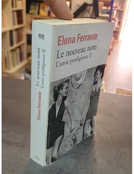 L'amie prodigieuse Tome 2 - Le nouveau nom par Elena Ferrante: Saga napolitaine captivante