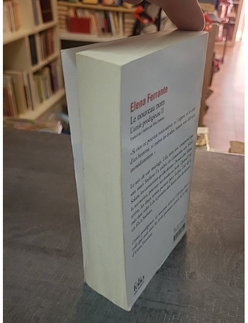 L'amie prodigieuse Tome 2 - Le nouveau nom par Elena Ferrante: Saga napolitaine captivante