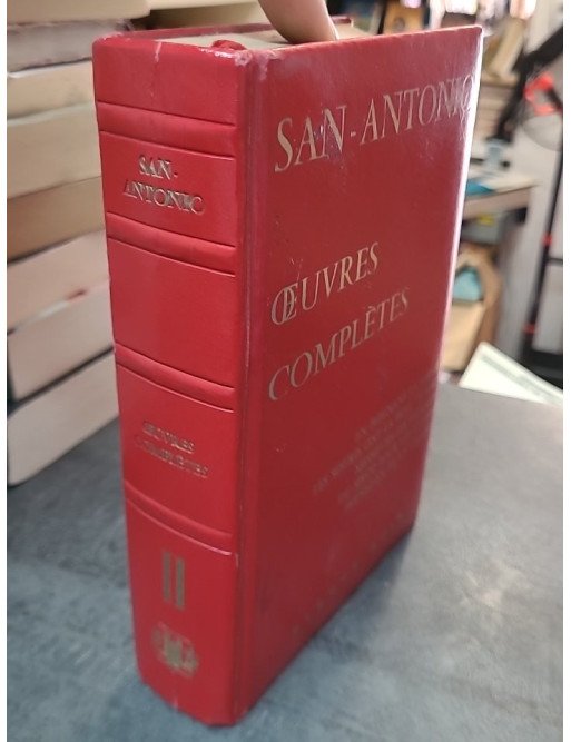 Œuvres complètes Tome II par San Antonio : une compilation hilarante des aventures du célèbre commissaire