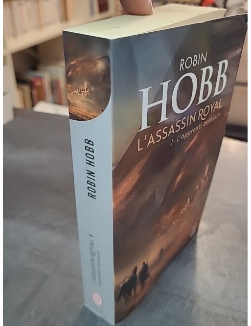 L'Assassin Royal - L'Apprenti Assassin, Tome 1 par Robin Hobb : Fantasy Épique et Intrigue Palpitante