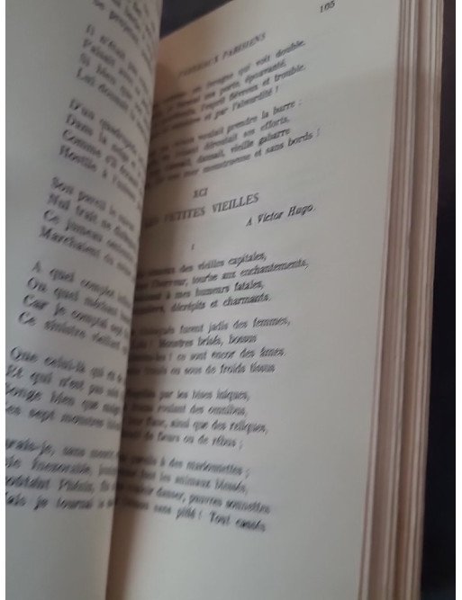 Les Fleurs du Mal par Charles Baudelaire : un recueil de poésie classique et moderne