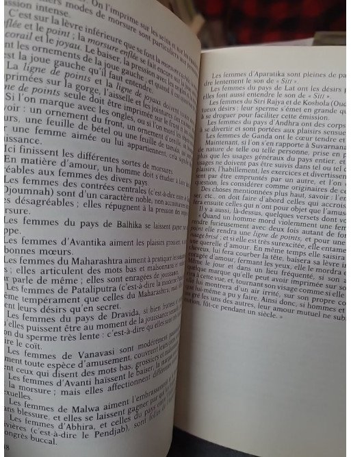 Les Kâma sûtra par Vatsyayana : Le texte intégral illustré chez J'ai lu