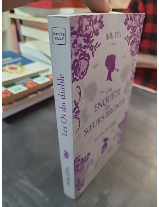 Les Os Du Diable par Bella Ellis : Une enquête glaçante des soeurs Brontë, tome 2