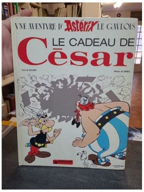 Astérix : Le Cadeau de César par Goscinny et Uderzo - Album de BD classique