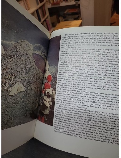 Vingt-cinq ans sur les volcans du globe - Tome 2 : Volcanologues au travail par Haroun Tazieff