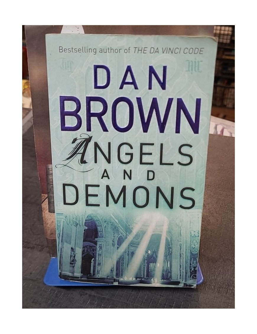 Angels and Demons par Dan Brown, le best-seller du Da Vinci Code