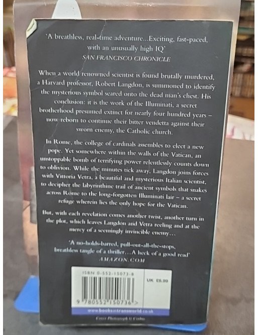 Angels and Demons par Dan Brown, le best-seller du Da Vinci Code