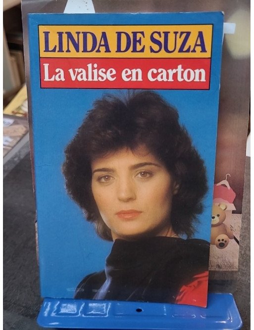 La Valise En Carton : La biographie de la chanteuse Linda de Suza