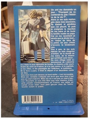 La Valise En Carton : La biographie de la chanteuse Linda de Suza